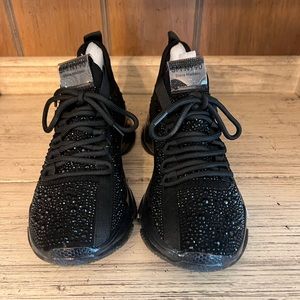 Woman’s Steve Madden Maxima Sneaker                        Size 8